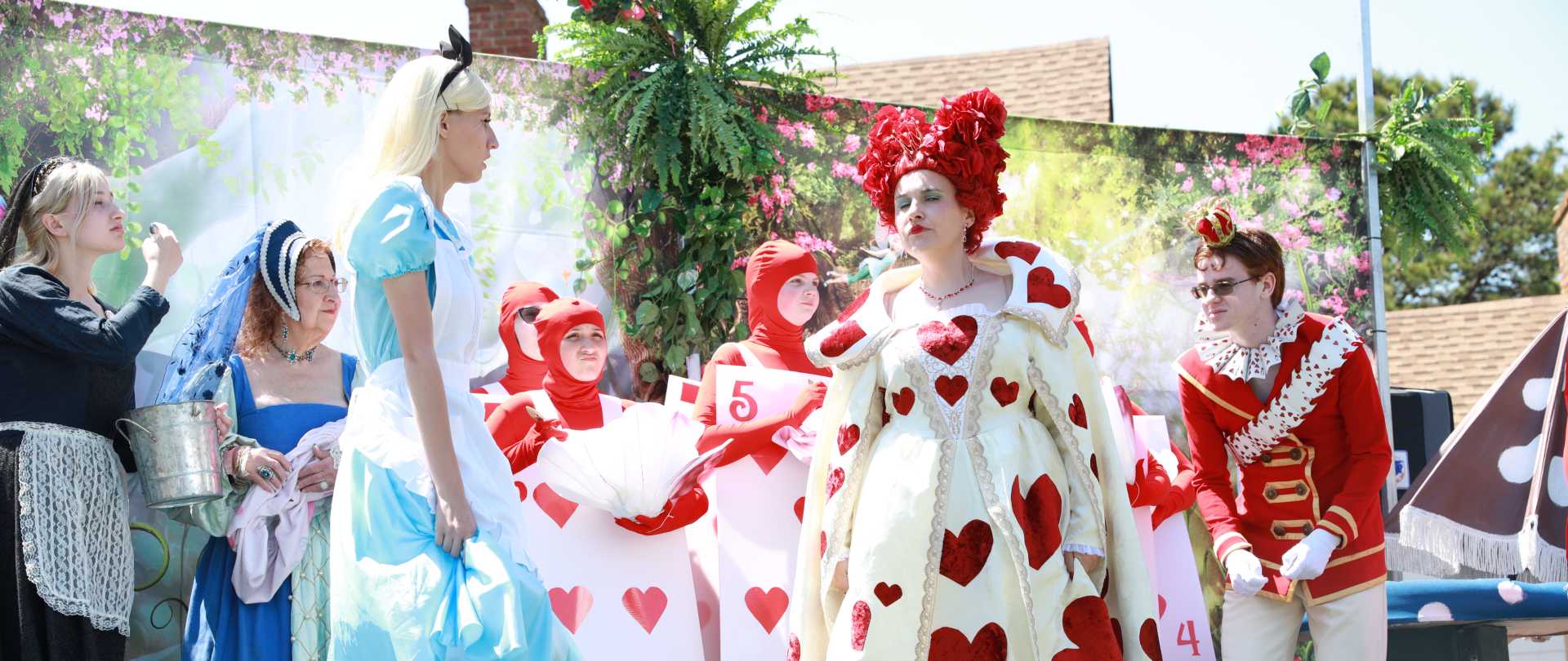 Sign up today and step into the spotlight with Riddlesbrood’s community theater!